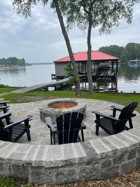 Natural landscape, Seating area, Lake view, fireplace