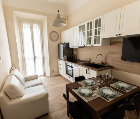Coffee/tea facilities, Kitchen or kitchenette, Living room, Seating area, Dining area, minibar, Internal: Not applicable to any particular room