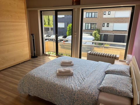 Bed, Day, View (from property/room), Balcony/Terrace, Photo of the whole room, Bedroom, locker, towels
