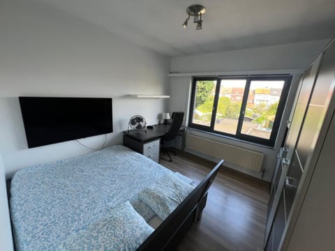 Communal lounge/ TV room, Bed, TV and multimedia, Photo of the whole room, Bedroom, wardrobe