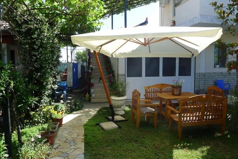 Summer House -Room for 5 people in 1st Floor - J House in Montenegro