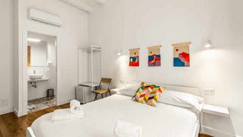 Bed, Photo of the whole room