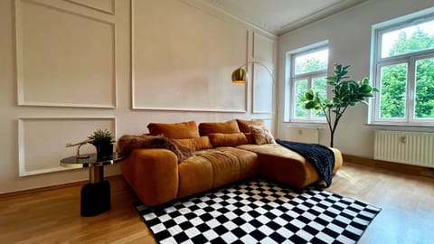 Living room, Seating area, internet