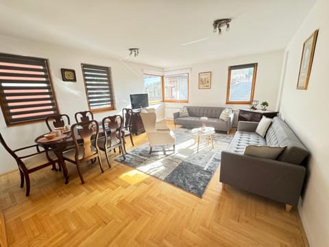 Living room, Seating area, Dining area