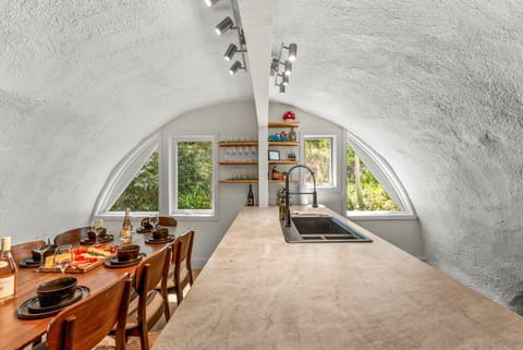 The Iconic Vail Ski Dome, Free parking for skiers! House in Vail