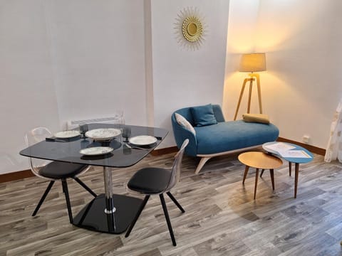 Living room, Seating area, Dining area