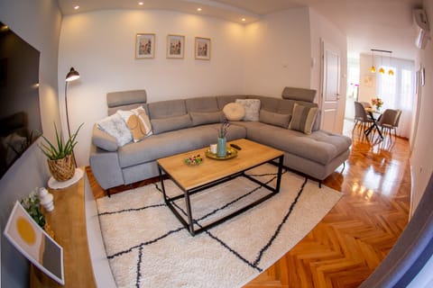 TV and multimedia, Seating area