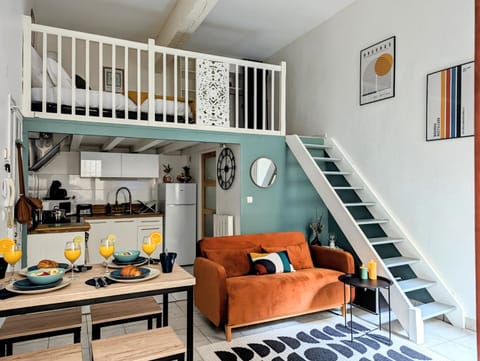 Kitchen or kitchenette, Living room, Dining area