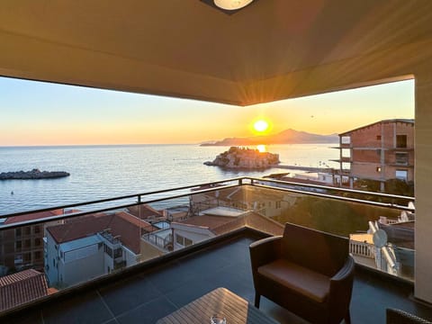 Nearby landmark, Balcony/Terrace, Landmark view, Sea view, Sunset