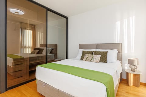 Bed, Bedroom, wardrobe, air conditioner