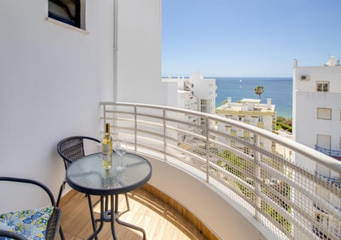 Day, Natural landscape, View (from property/room), Balcony/Terrace, Seating area, Dining area, Sea view