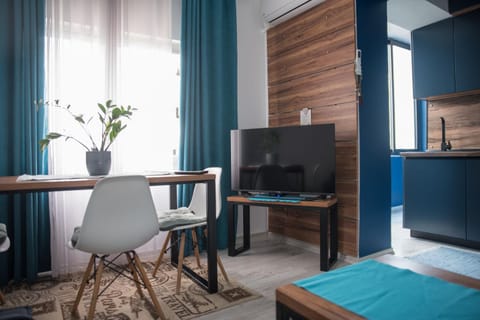 TV and multimedia, Living room, Seating area, Dining area, Evening entertainment