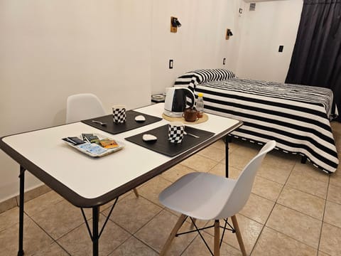 Bed, Dining area, Bedroom