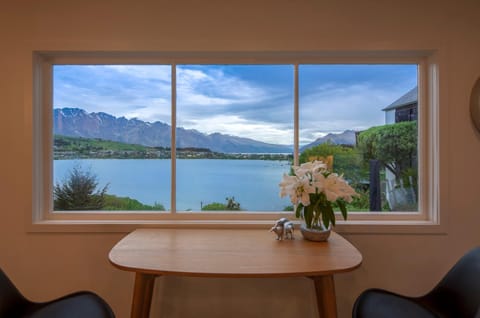 Dining area, Lake view, Mountain view