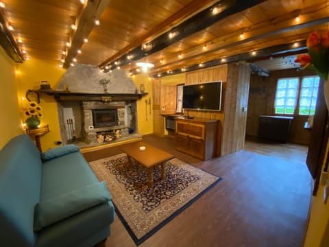 Communal lounge/ TV room, TV and multimedia, Living room, Seating area
