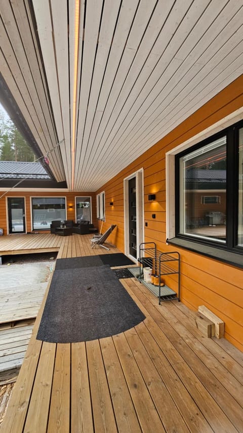 Patio, Facade/entrance