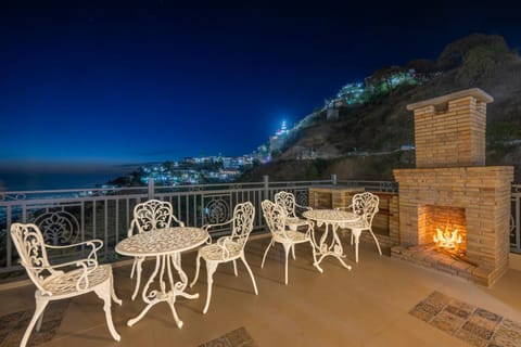 Restaurant/places to eat, Natural landscape, View (from property/room), Mountain view, Internal: Not applicable to any particular room