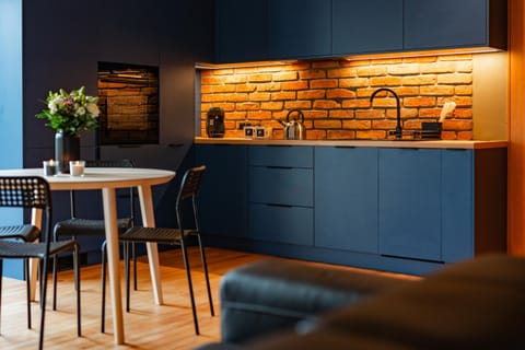 Kitchen or kitchenette, Living room, Seating area, Dining area