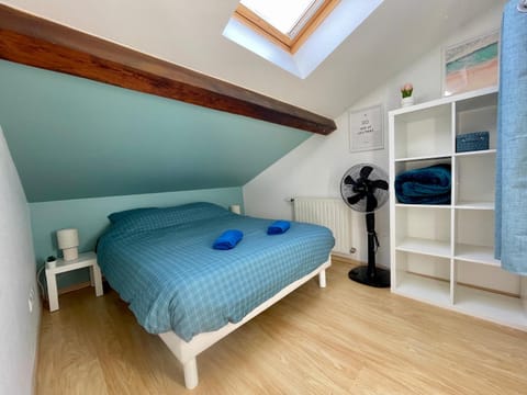 Bed, Photo of the whole room, Bedroom, towels, wardrobe