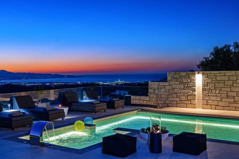 Night, Natural landscape, Hot Tub, Mountain view, Pool view, Swimming pool, sunbed