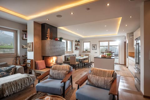 TV and multimedia, Kitchen or kitchenette, Living room, Seating area, fireplace