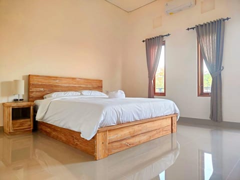 Bed, Bedroom, towels, air conditioner