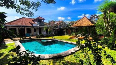 Property building, Garden, Garden view, Pool view, Swimming pool
