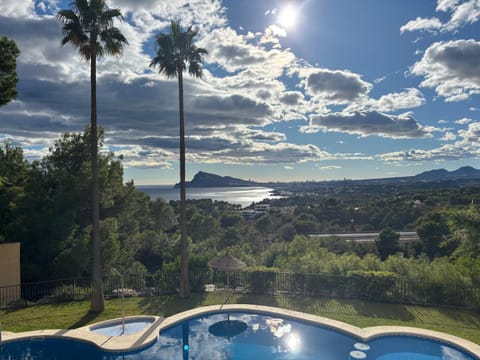 Mountain view, Pool view, Sea view