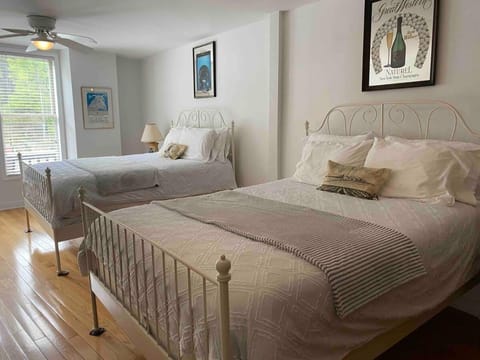 The Champagne Suite 2 Apartment in Hammondsport