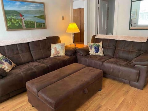 The Champagne Suite 2 Apartment in Hammondsport