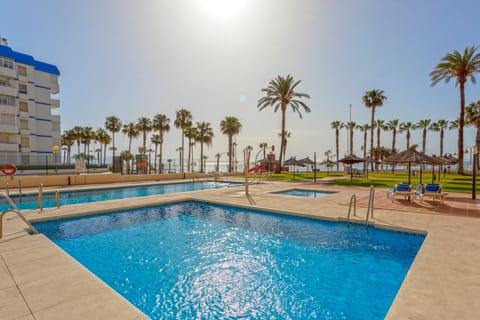 Day, Pool view, Swimming pool, sunbed