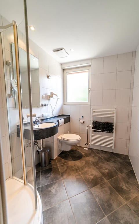 Toilet, Bathroom, towels