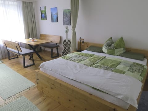 Bed, Living room, Photo of the whole room, Seating area, Dining area, Bedroom