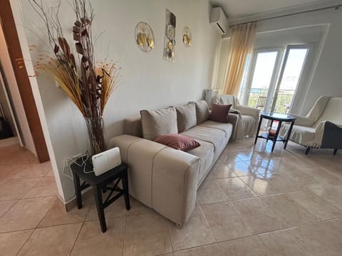 Living room, Seating area, air conditioner