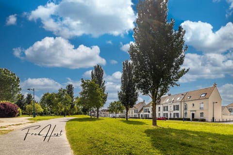Day, Neighbourhood, Natural landscape, Street view
