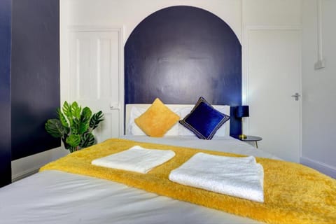 Bed, Decorative detail, Bedroom, wardrobe