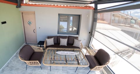 Patio, Balcony/Terrace, Seating area