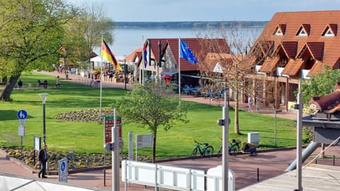 View (from property/room), Lake view, River view, Sea view, Street view, Location