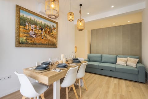 Seating area, Dining area