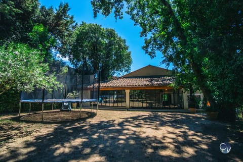 Villa spacieuse, grande piscine et jardin House in Uzes