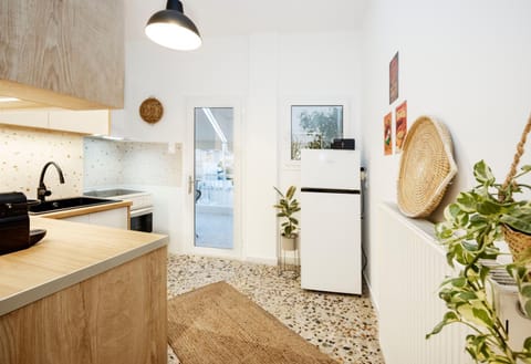 Kitchen or kitchenette, oven