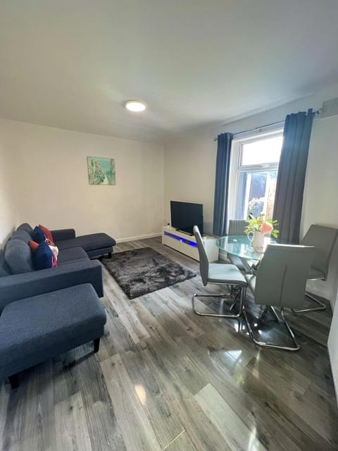 TV and multimedia, Living room, Dining area