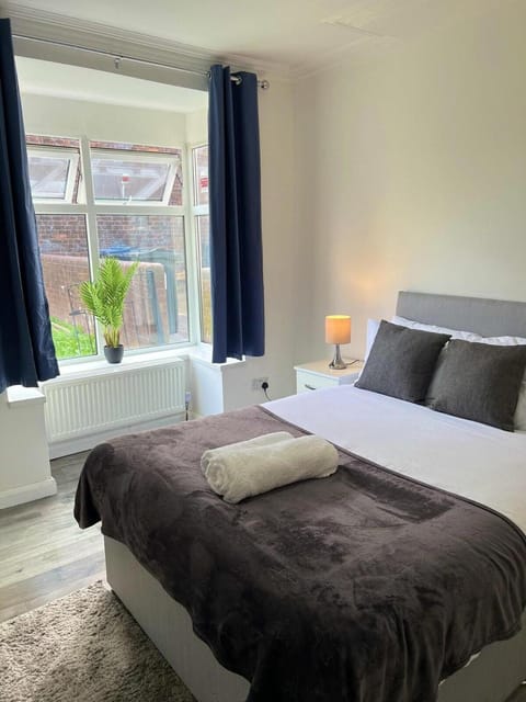 Birmingham Blissful Retreat - 4 Bedroom House in Birmingham