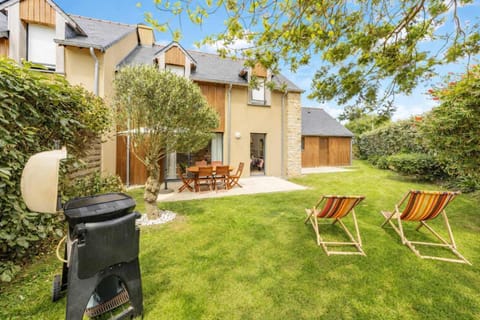 Patio, BBQ facilities, Garden view, sunbed