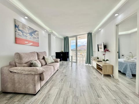 TV and multimedia, Living room, Photo of the whole room, Dining area, Mountain view