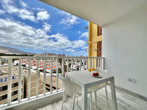 View (from property/room), Balcony/Terrace, Dining area
