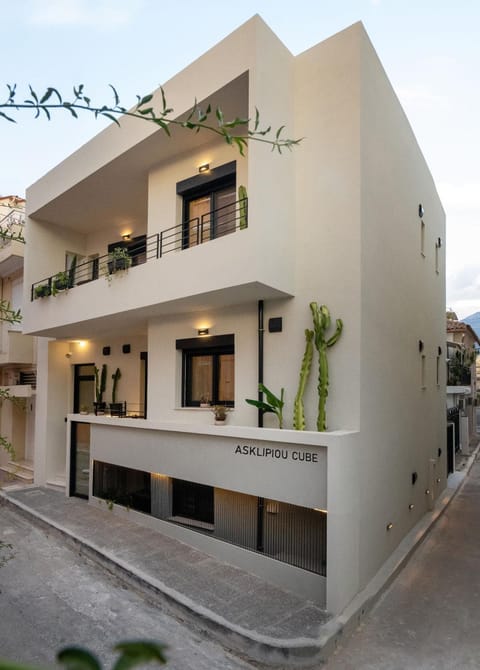 Property building, Day, Neighbourhood, Balcony/Terrace, Balcony/Terrace, Street view