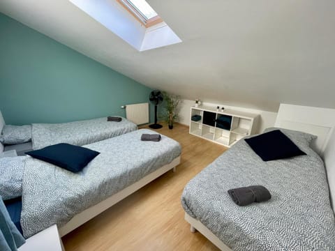 Bed, Photo of the whole room, Bedroom, towels