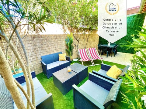 Patio, Spring, Day, Garden, Living room, Seating area, Garden view, sunbed