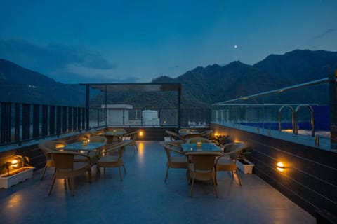 Balcony/Terrace, Mountain view, Swimming pool